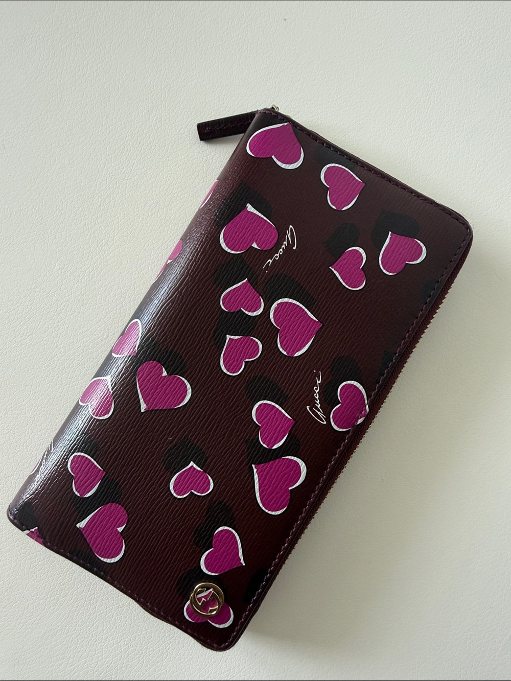 Gucci Special Edition Heart Design Zippy Wallet in Very Good Condition